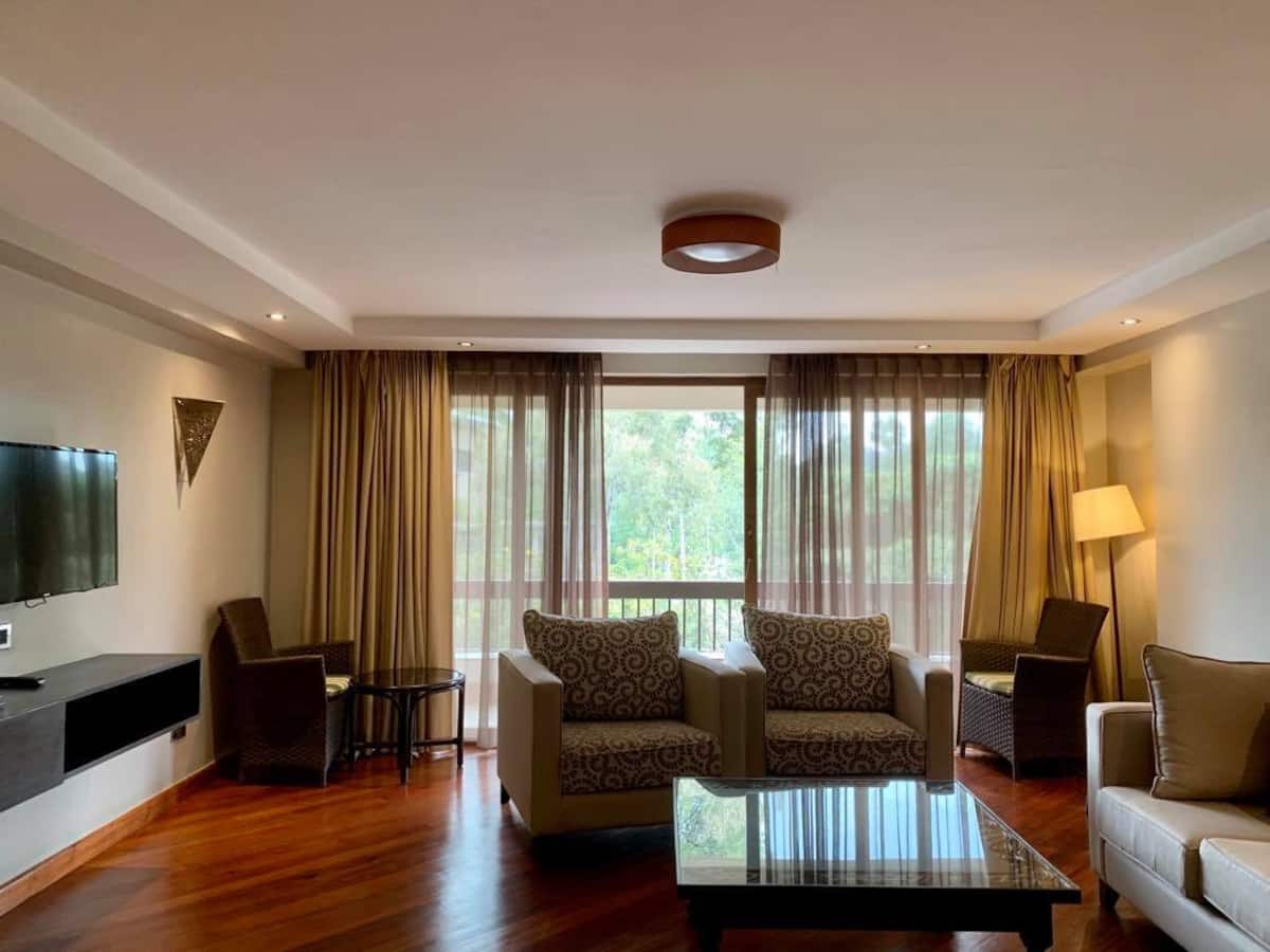 Luxurious Family Apartment with a Pool & Gym